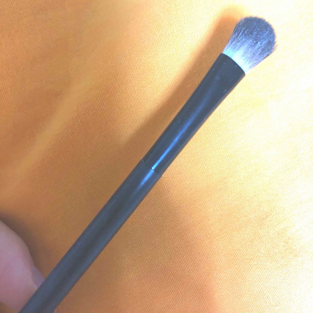 UR GLAM　EYESHADOW BRUSH A/U R GLAM/メイクブラシを使ったクチコミ（1枚目）