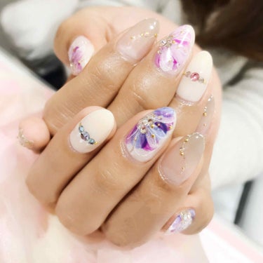 sacha🐰 on LIPS 「💅華やかフラワーネイル🌸💅こちらも去年デザインです💅😊記録用に..」（1枚目）