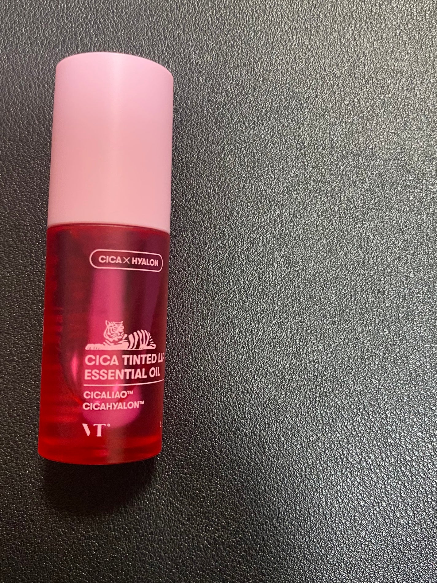 シカ ティンテッド リップ エッセンシャル オイル/VT/リップオイルを使ったクチコミ(3枚目)