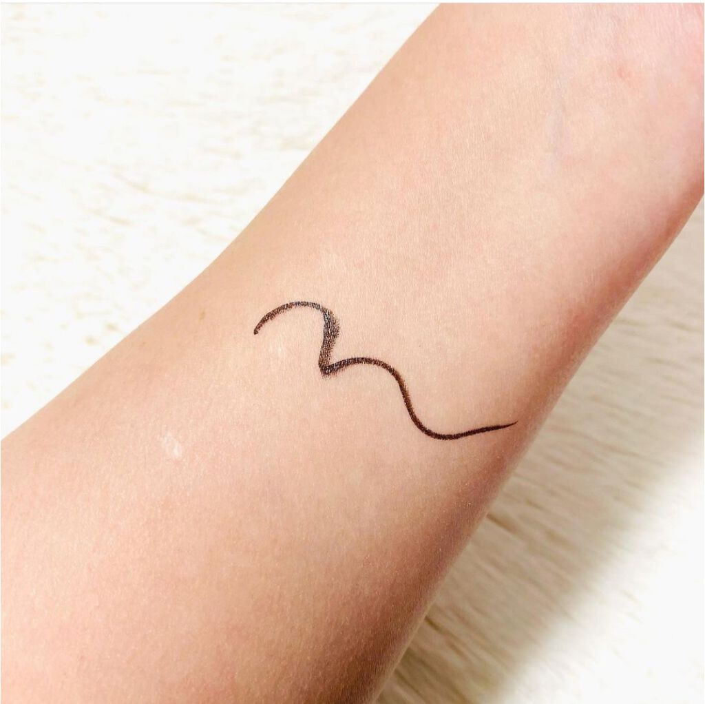 スキルレスライナー/LUMIURGLAS/リキッドアイライナーを使ったクチコミ(4枚目)