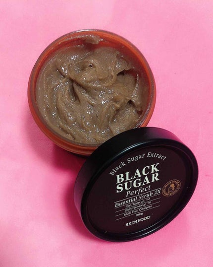 ブラックシュガー パーフェクト エッセンシャル スクラブ2X/SKINFOOD/洗い流すパック・マスクを使ったクチコミ(1枚目)