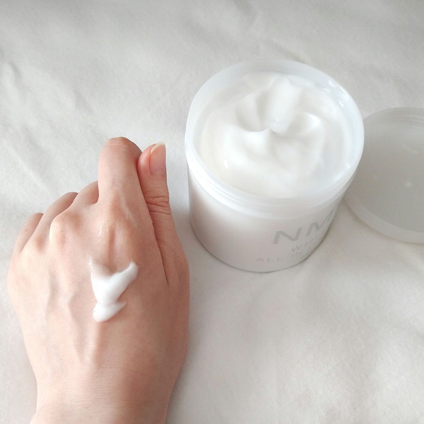 NMN ホワイト オールインワンゲル/エービーエル/オールインワン化粧品を使ったクチコミ(4枚目)