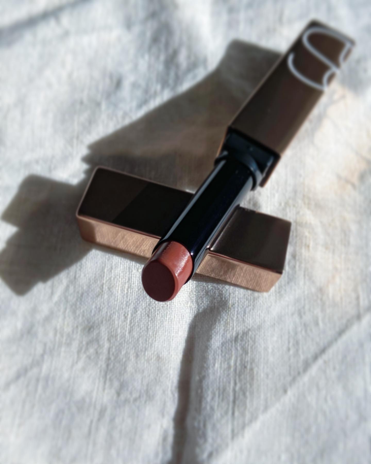 アフターグロー　センシュアルシャイン　リップスティック 208 DEVOTION/NARS/口紅を使ったクチコミ（2枚目）