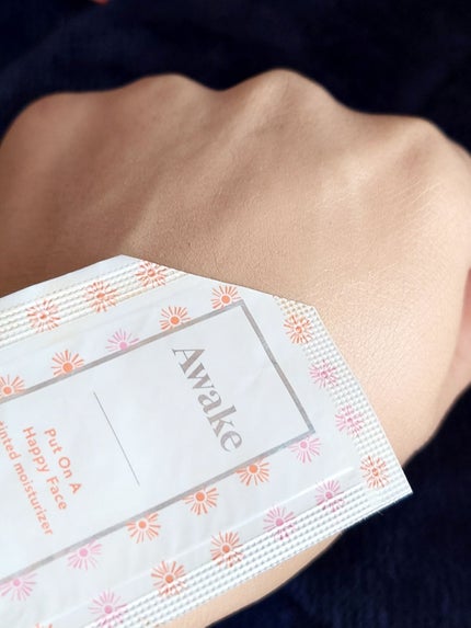 プットオンアハッピーフェイス ティンティド モイスチュアライザー/Awake/CCクリームを使ったクチコミ(4枚目)