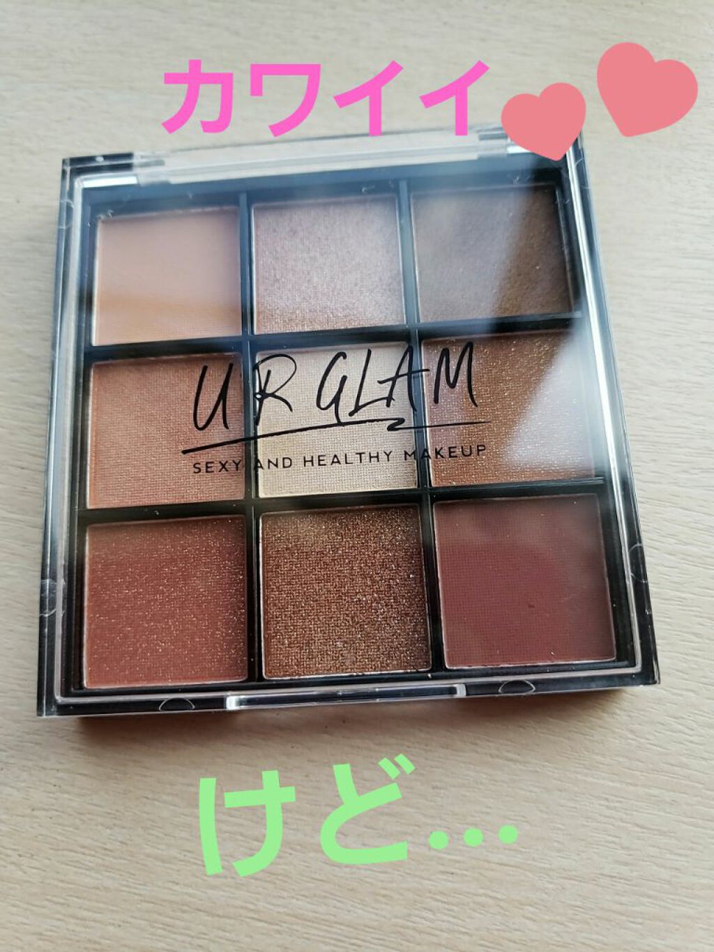 DAISOで見つけて買ってしまいました!!9色も入っていて100円って凄くないですか!?ラメが入ってる色と入ってない色があるし、色自体が大人っぽい色もゆるふわ系の色もあって、買って損はないかと思います。別の色で200円もあったので、そっちも