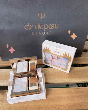 10.21発売のclé de peau BEAUTÉ のホリデーコレクション、、予約してて数日前に既にゲットしてました✨

早速何度か使用しましたが、さすがは有名なハイライト♡朝メイクの時に使うのもいい