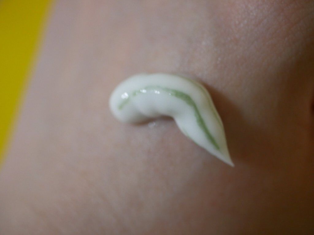 ヴァーベナ バイカラーハンドクリーム/L'OCCITANE/ハンドクリームを使ったクチコミ（2枚目）