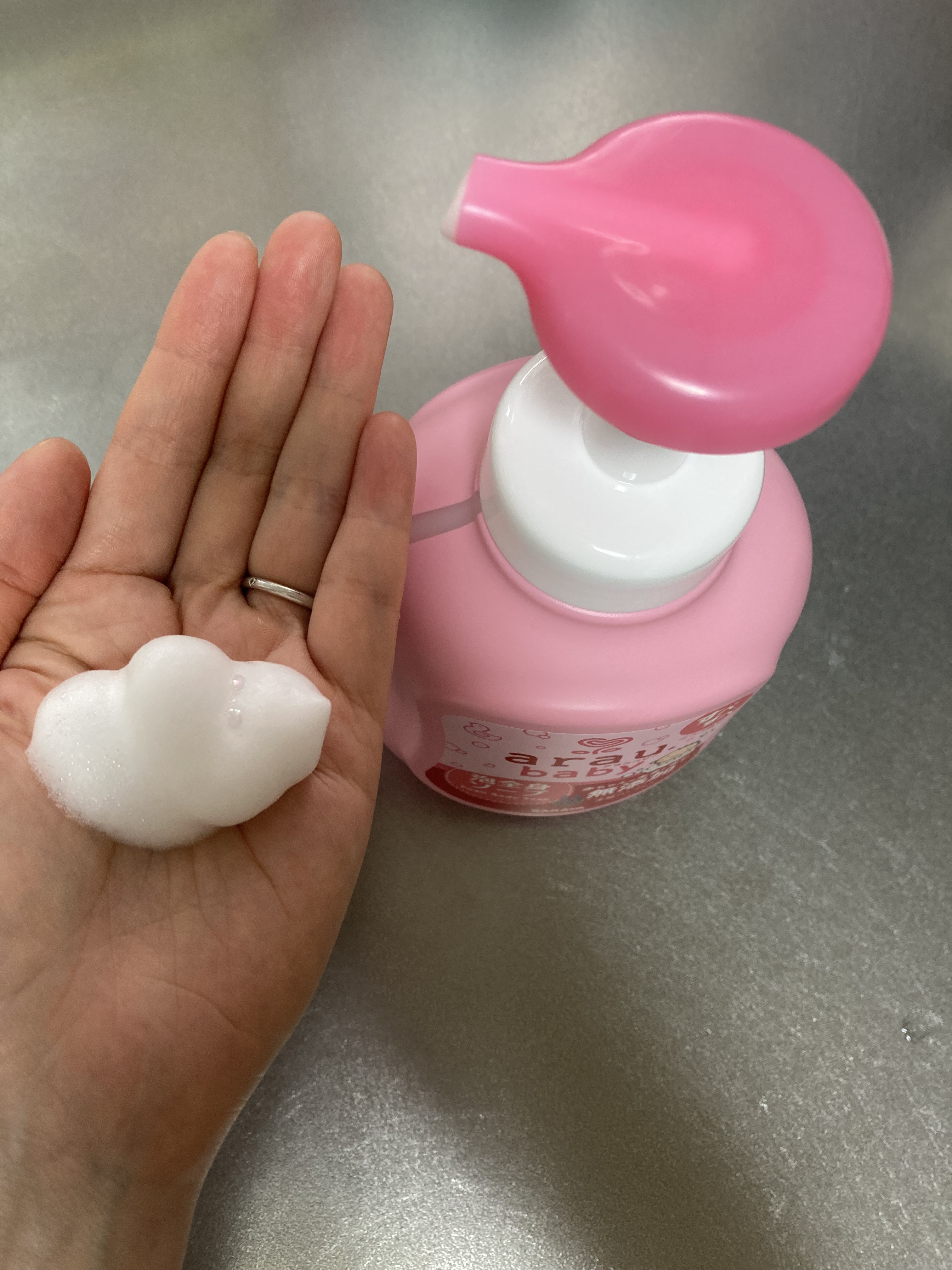 アラウベビー 泡全身ソープ 本体 450ml/arau.baby （アラウ ベビー）/ボディソープを使ったクチコミ（3枚目）