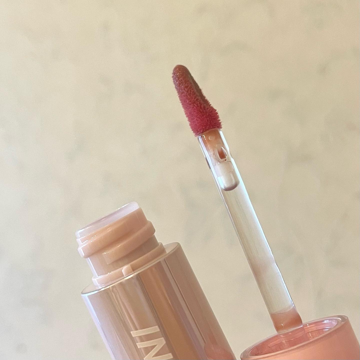 ジューシーパンピンググロス/INTO U/リップグロスを使ったクチコミ（3枚目）