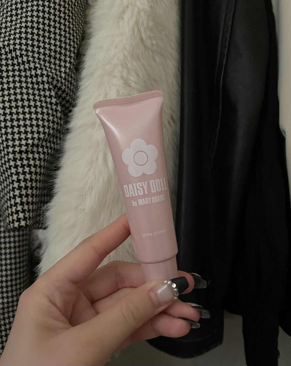 【神！！コスメ！？】✨
DAISYDOLLから新登場したグロウプライマーが
神コスメすぎました（ ;  ; ）♡♡

小さいラメが沢山入っていて、
艶感を出してくれるし、
重すぎない（でも密着してくれる）テクスチャーなので、時間が経っても崩