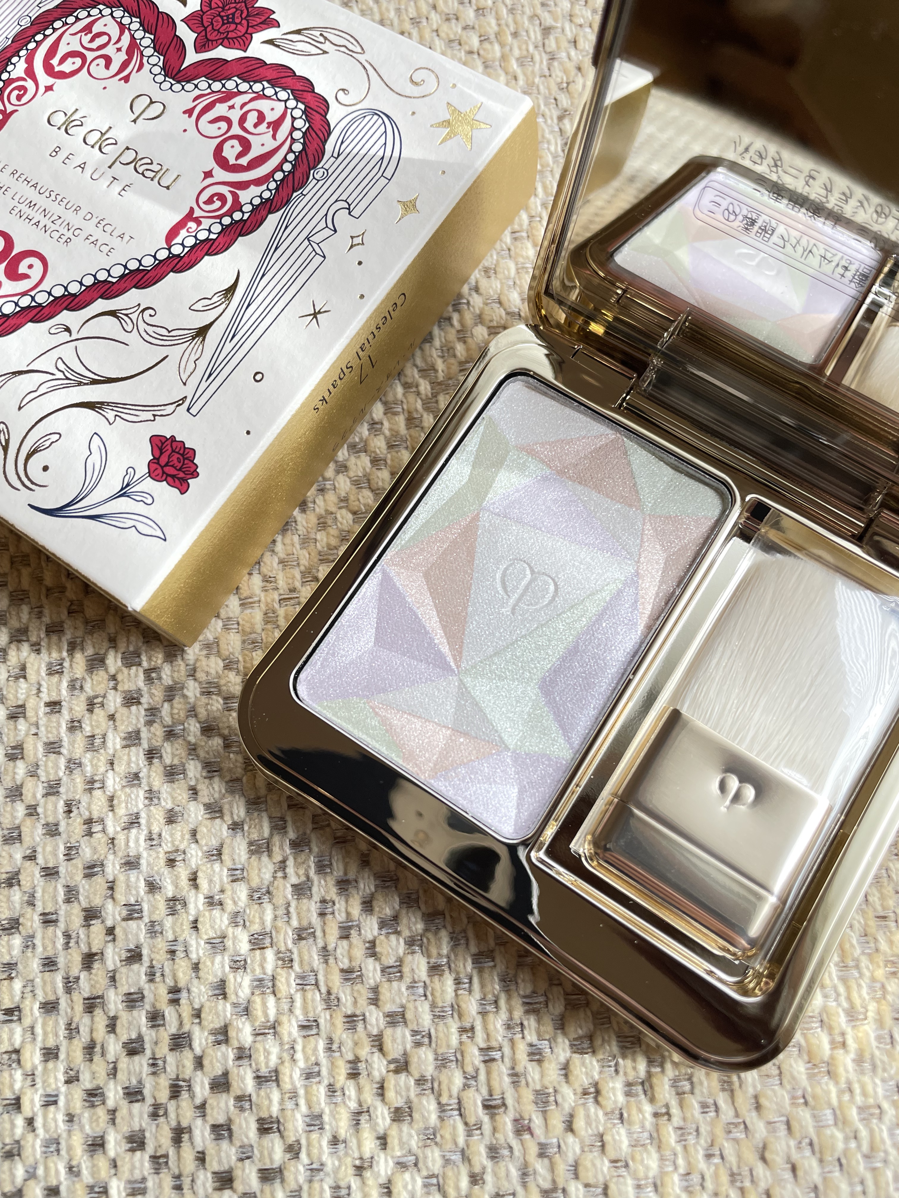 ル・レオスールデクラ  17（UNLOCK THE HEART限定デザイン）/クレ・ド・ポー ボーテ/パウダーハイライトを使ったクチコミ（1枚目）