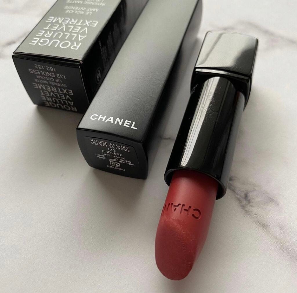 ルージュ アリュール ヴェルヴェット エクストレム/CHANEL/口紅を使ったクチコミ(2枚目)