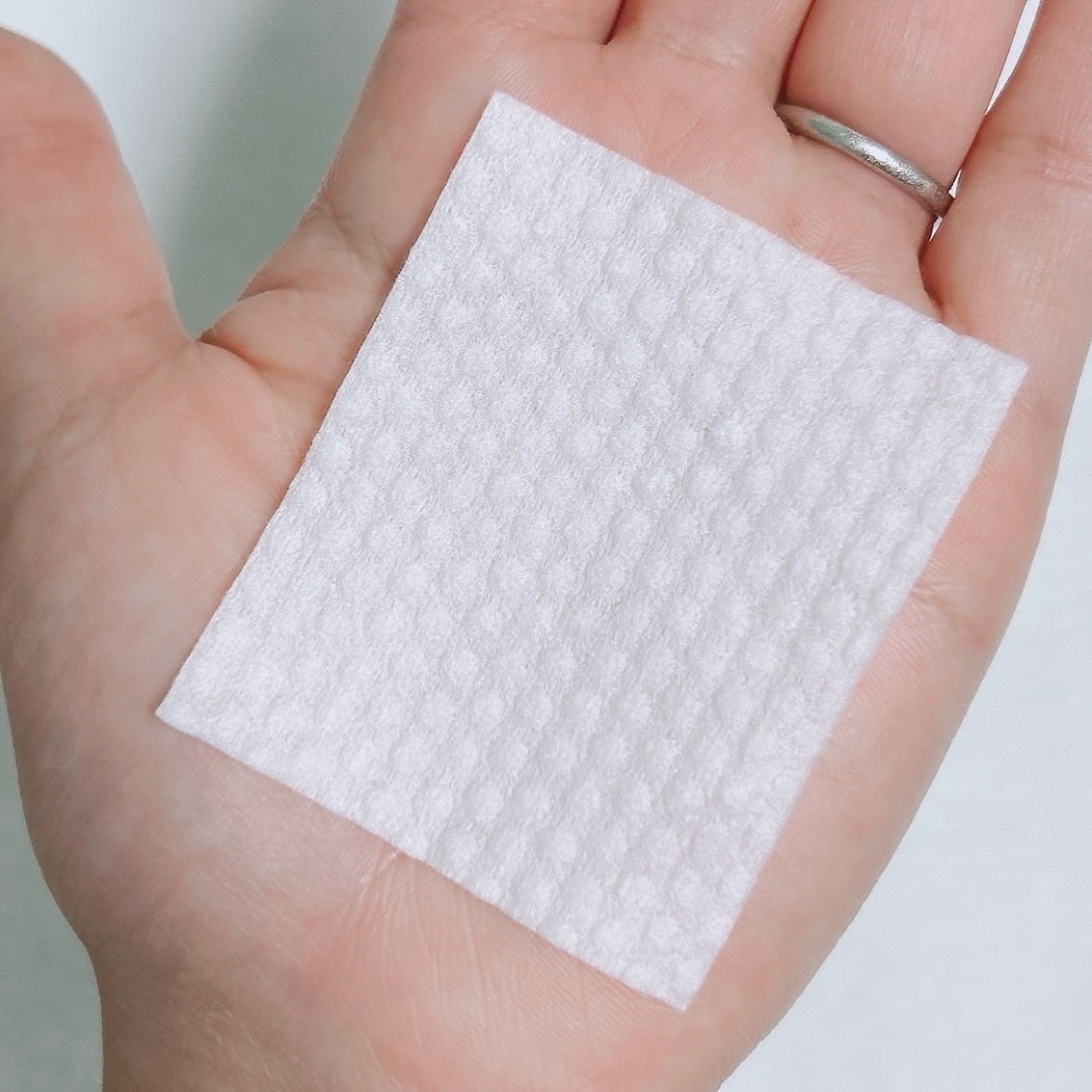 化粧コットン(エンボス加工タイプ、150枚)/DAISO/その他化粧小物を使ったクチコミ(5枚目)