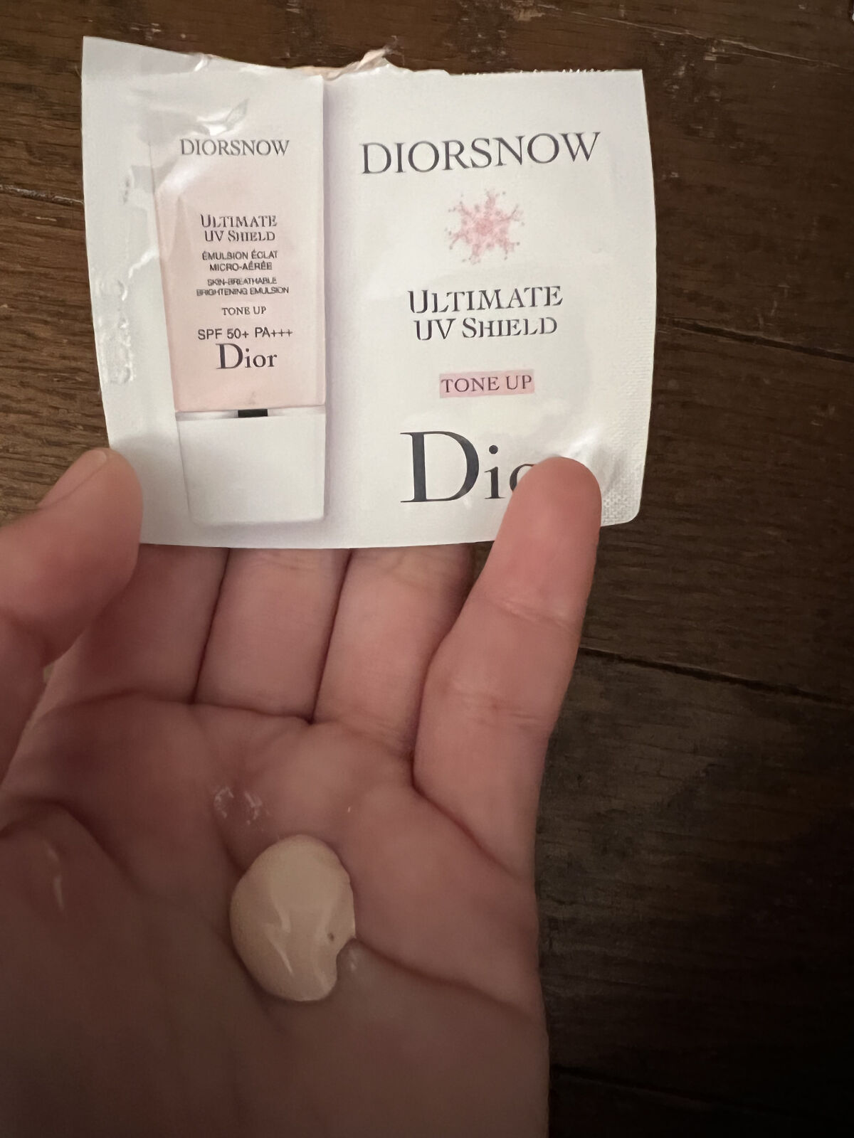 【旧】スノー UVシールド トーンアップ 50+/Dior/日焼け止めミルクを使ったクチコミ（2枚目）