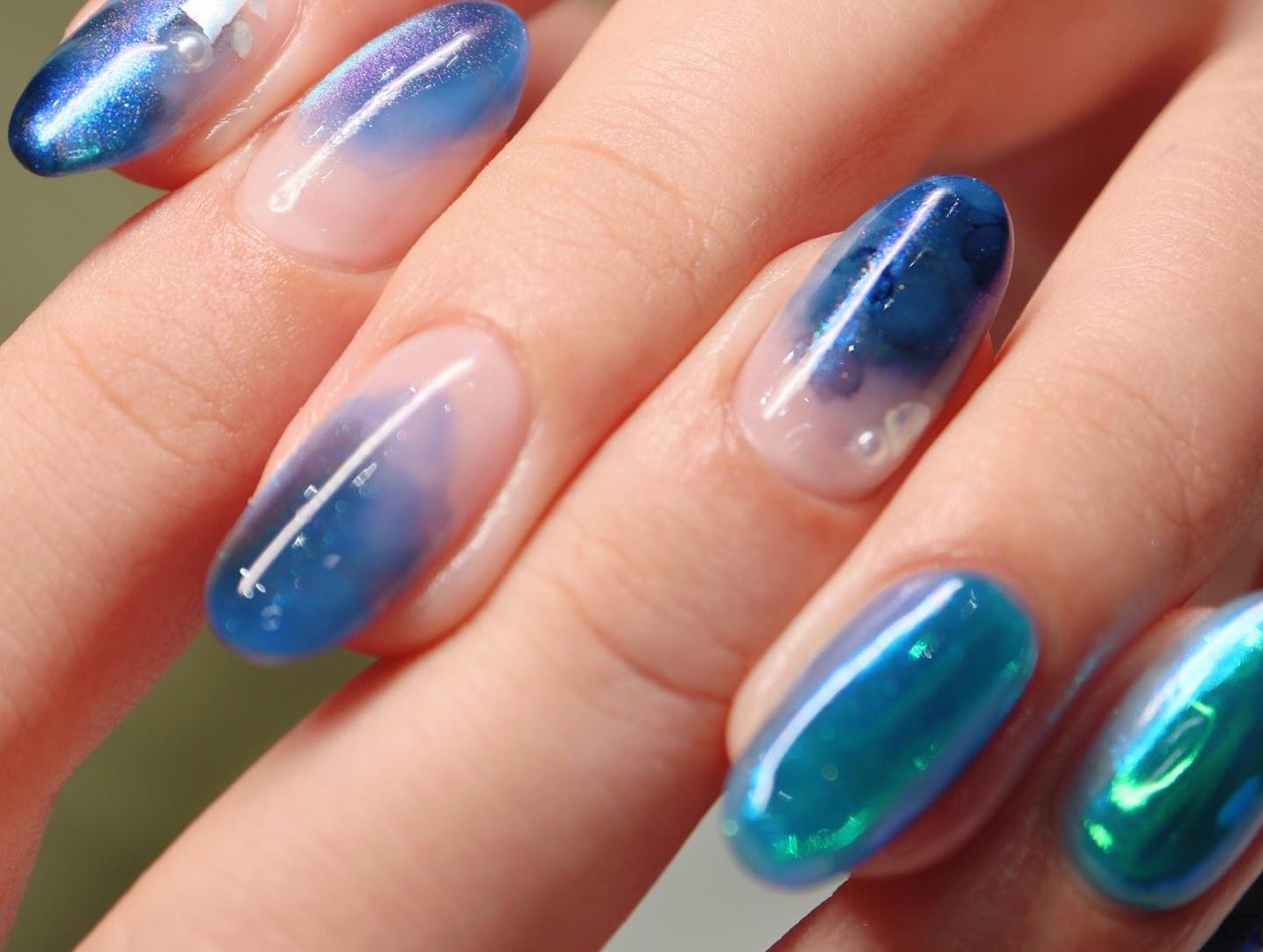 shino on LIPS 「うるうるネイルインクもパウダーもマグネットも入っててとにかく太..」(2枚目)