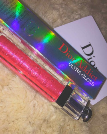 Dior.
アディクトグロス👄💄   #759

デパコスはやっぱりテンション上がりますね⤴️
可愛くて可愛くて仕方がないです(｡-_-｡)♡

このグロスはラメがキラキラで
ラメ好きの方にはもってこい