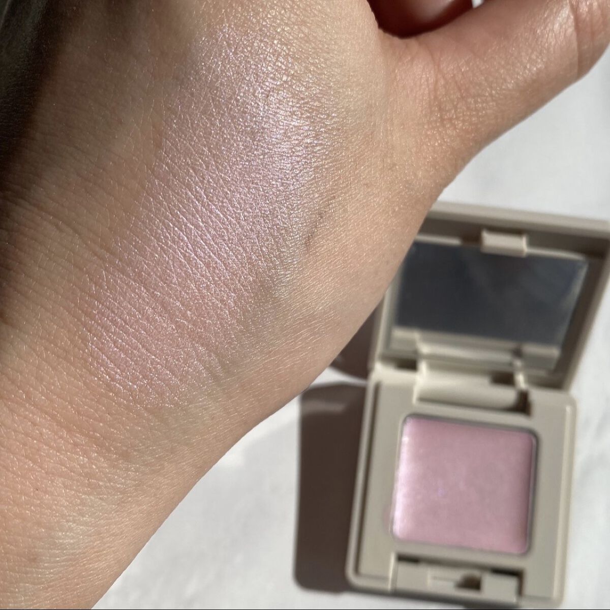 タッチオンカラーズ (パール) 01P ラベンダー/ナチュラグラッセ/ジェル・クリームアイシャドウを使ったクチコミ（2枚目）