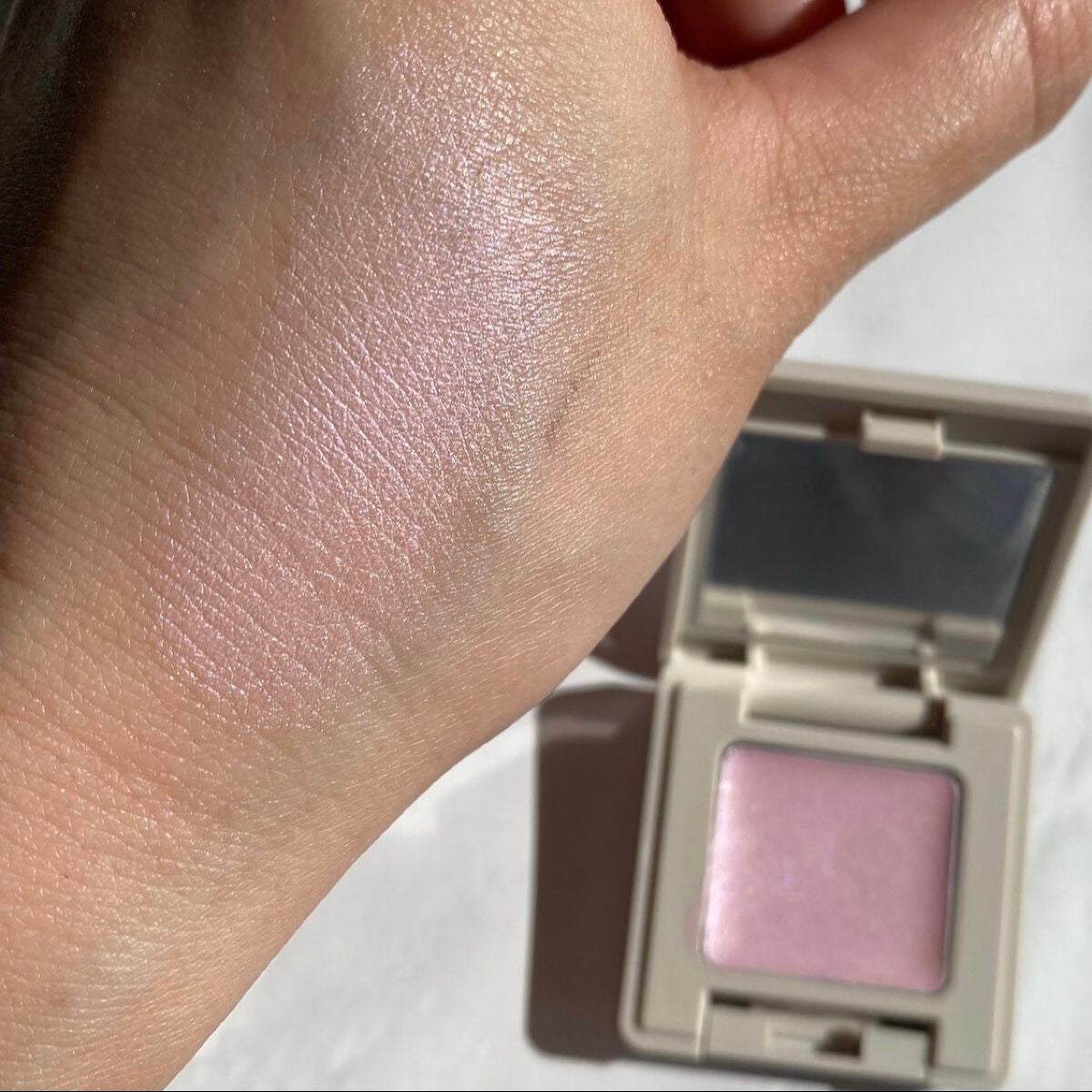 タッチオンカラーズ (パール)/ナチュラグラッセ/ジェル・クリームアイシャドウを使ったクチコミ(2枚目)