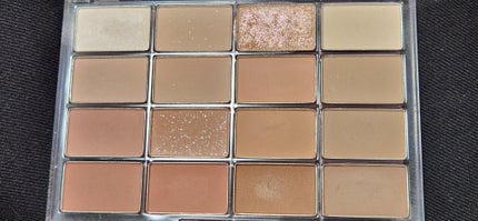 地毛チャン@一重 on LIPS 「wakemakeのブルベ冬の無難茶色パレット!ココアブラーリン..」(4枚目)