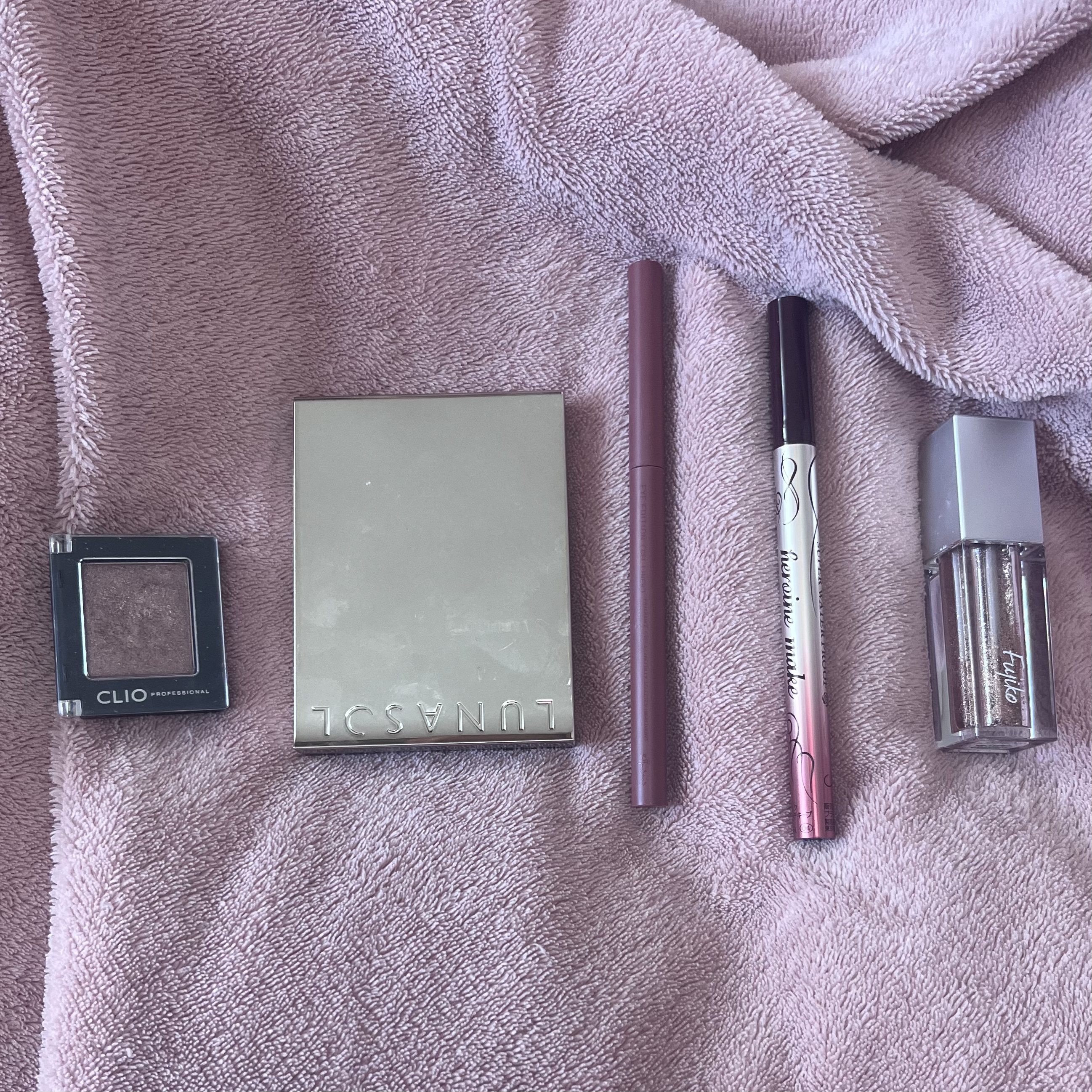 シェイクシャドウSV 101 ときめきグリッターロゼ/Fujiko/リキッドアイシャドウを使ったクチコミ（1枚目）