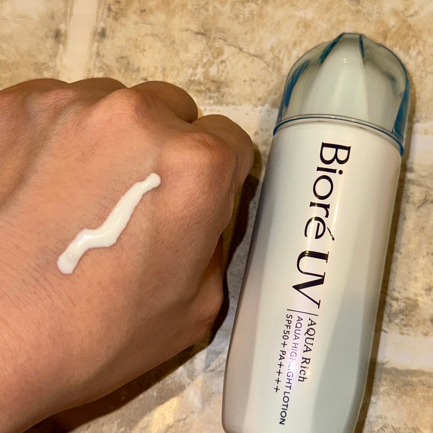 ビオレUV アクアリッチ アクアハイライトローション(水層ハイライトUV)/ビオレ/日焼け止めローションを使ったクチコミ(3枚目)