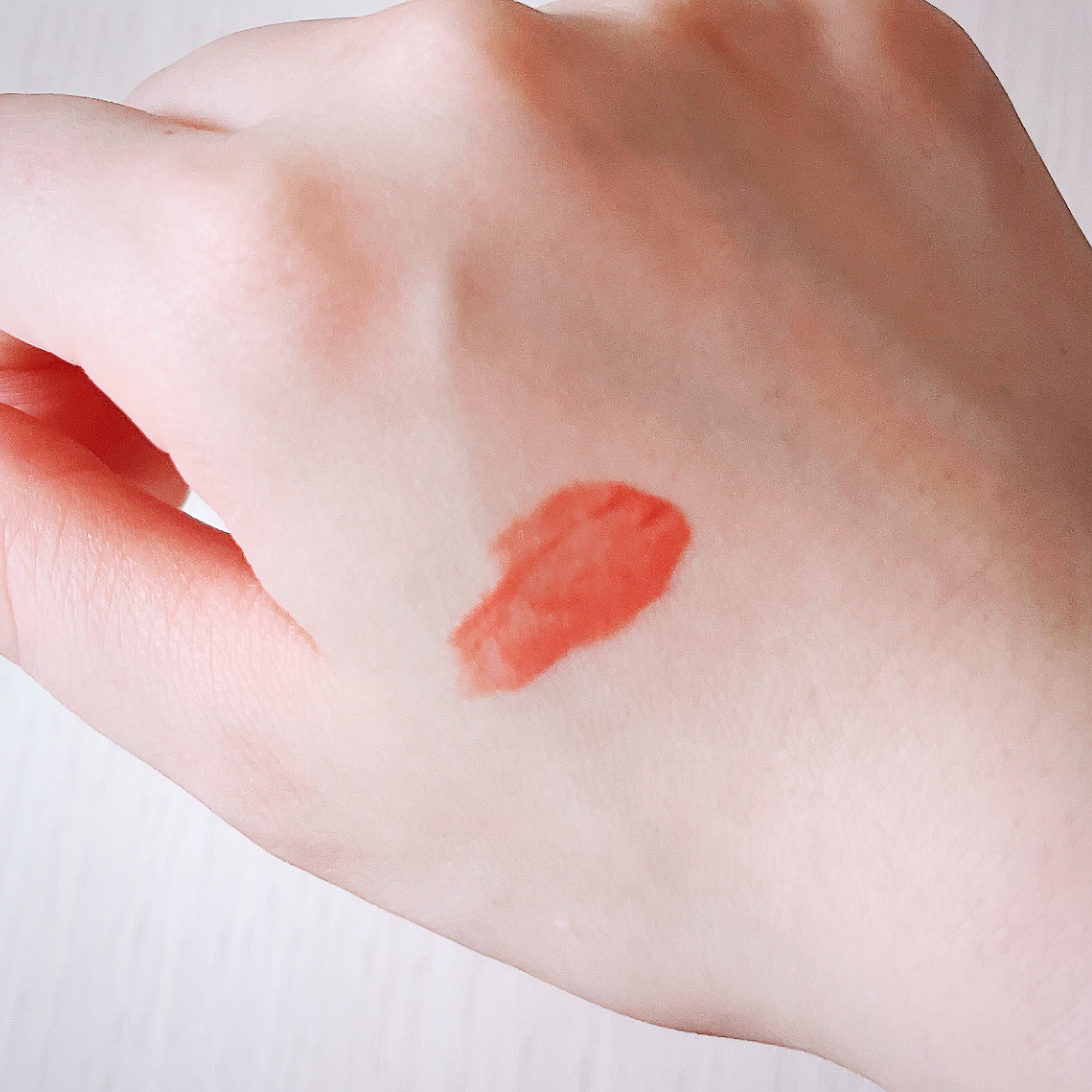 THREE ディヴァインリップジェム 04 KISS THE SKY/THREE/口紅を使ったクチコミ（2枚目）