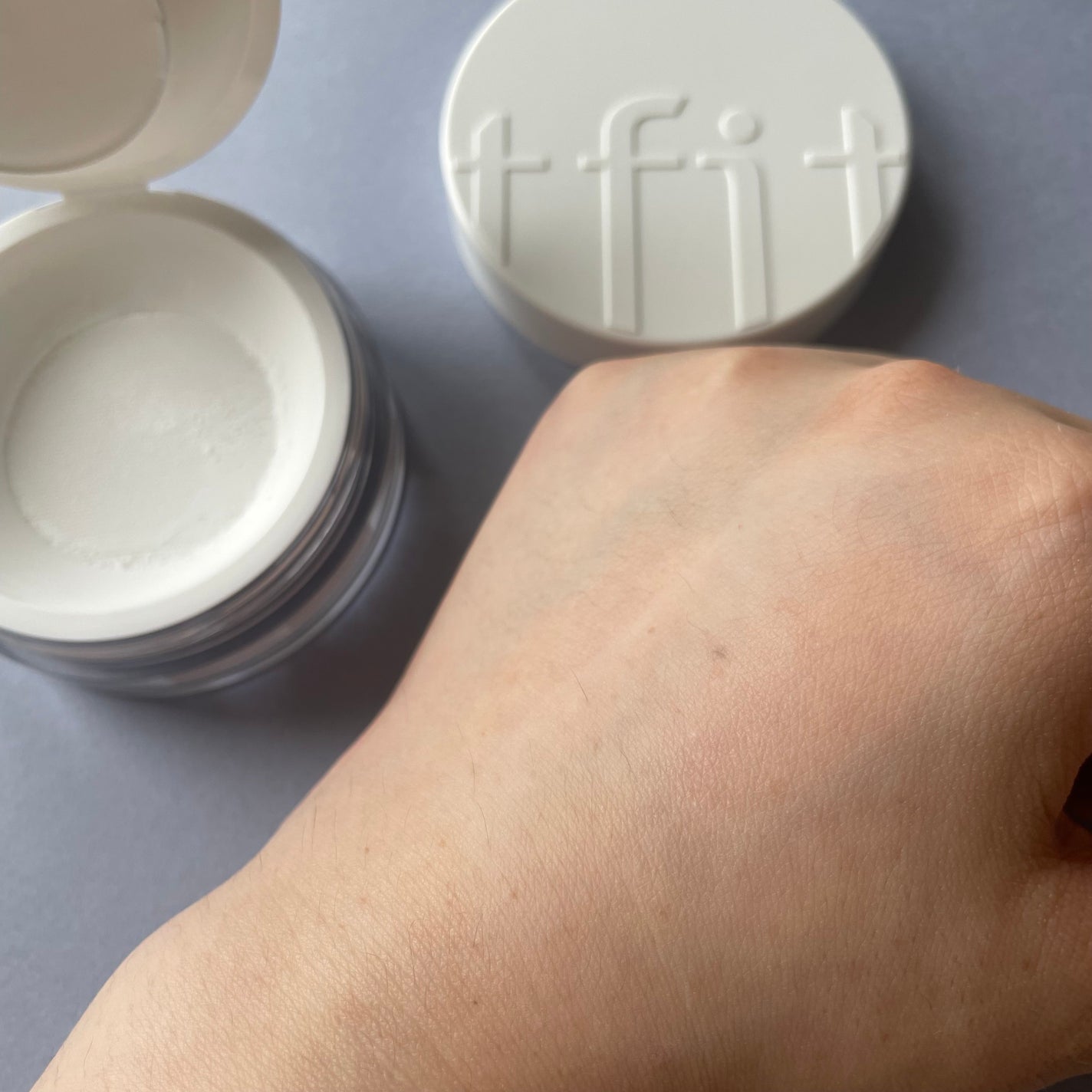トランスルーセントセットフィニッシングパウダー/TFIT/ルースパウダーを使ったクチコミ(2枚目)