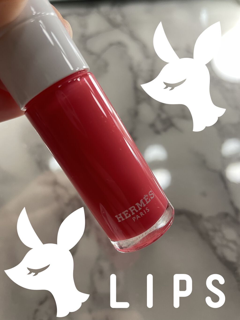 \エルメスのリップオイル/


セルフリッジズで6000円でした。

２週間前から使っています。香りはマンゴーに近いかな(・∀・)

ディオール、クラランスのアプリケーターとは違い、細いです。マキシマイザーと形近いかな？

相変わらず口紅は