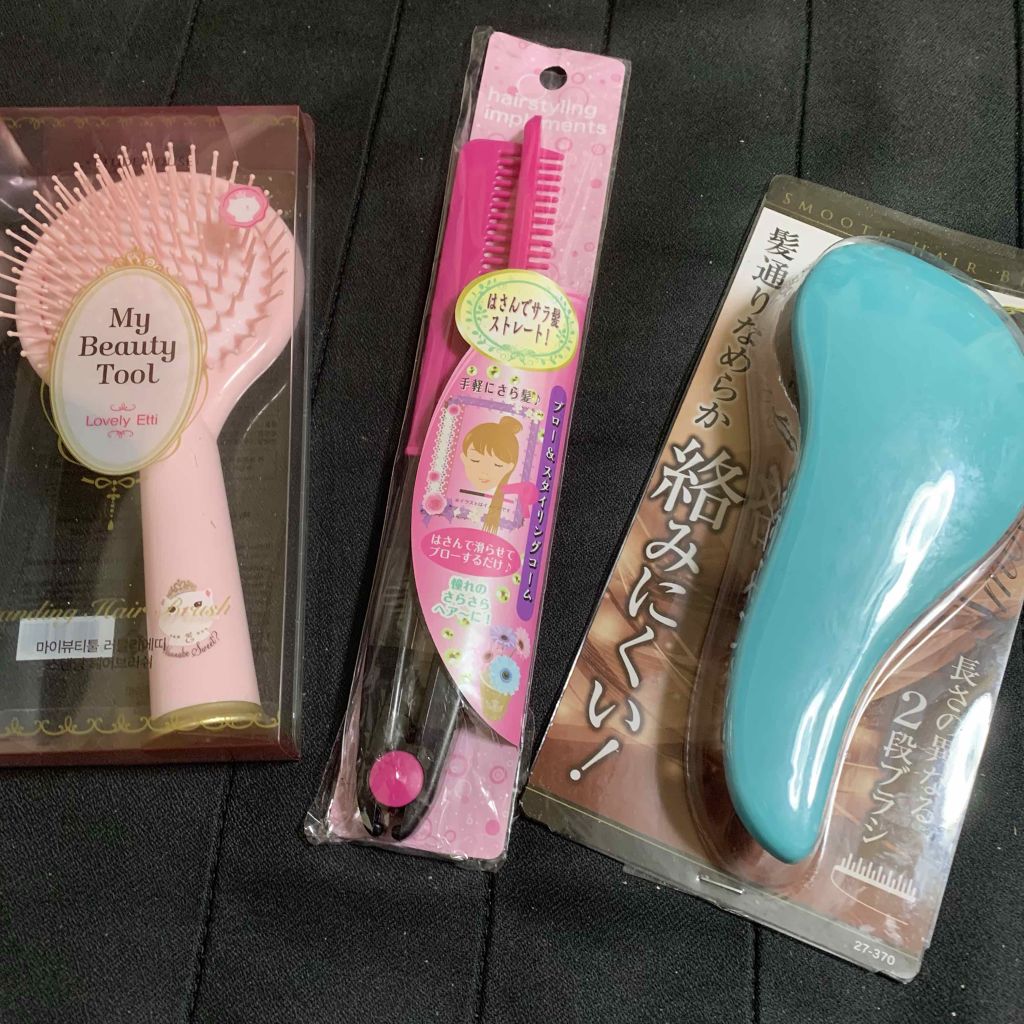 キャンドゥ ブロー&スタイリングコームのクチコミ「最近なんかヘアブラシとのご縁が多くて
買ったものたち。
左からエチュードハウスのマイビューティ.....」（1枚目）