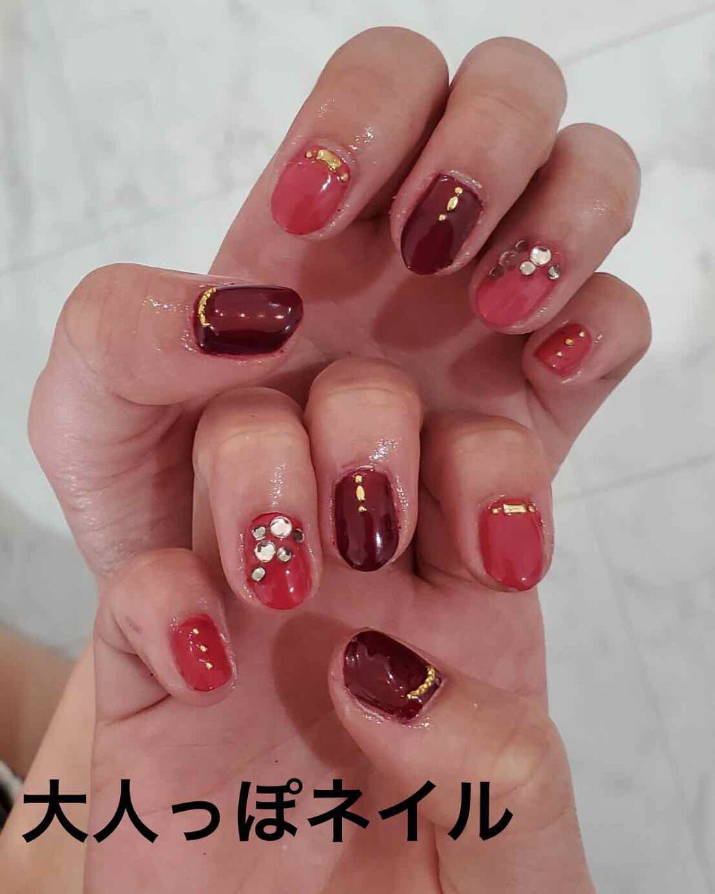 りな on LIPS 「大人っぽネイルデートにも使える!!今回は、沢山パーツを使ってた..」(1枚目)