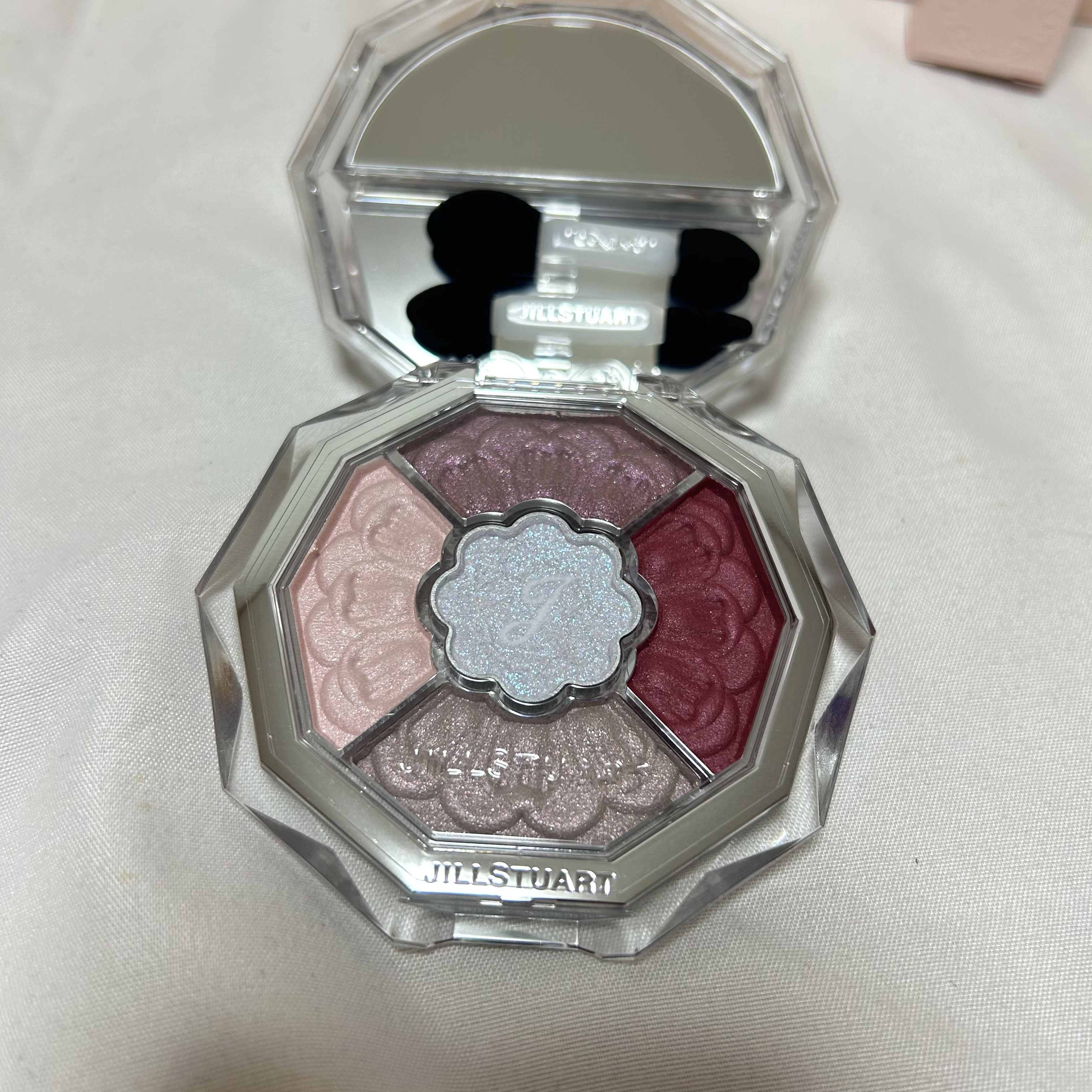 ジルスチュアート リップグロウ セラムバーム 03 ca.ssis swing/JILL STUART/リップバームを使ったクチコミ（2枚目）