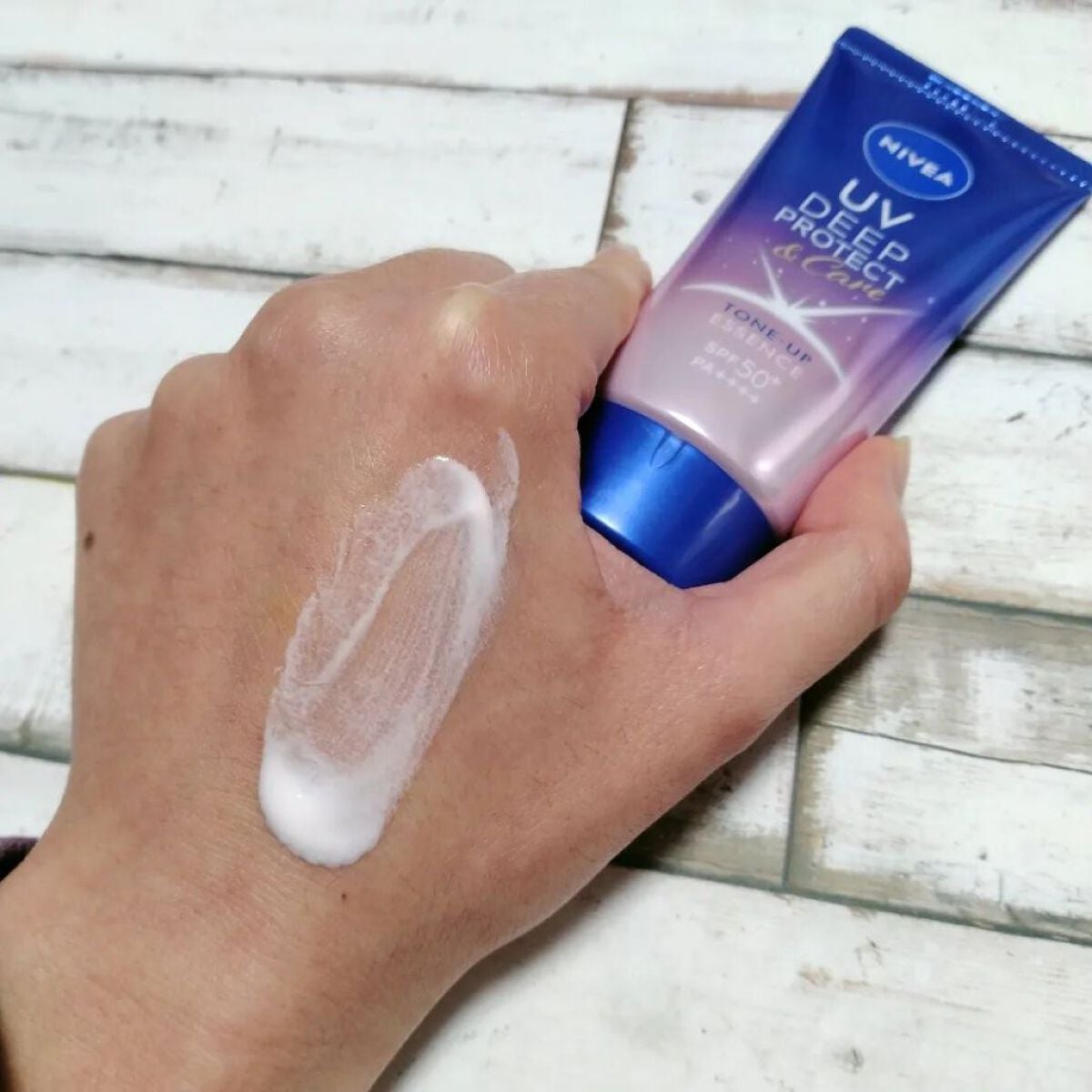 ニベアUV ディープ プロテクト&ケア トーンアップ エッセンス/ニベア/日焼け止めローションを使ったクチコミ(5枚目)