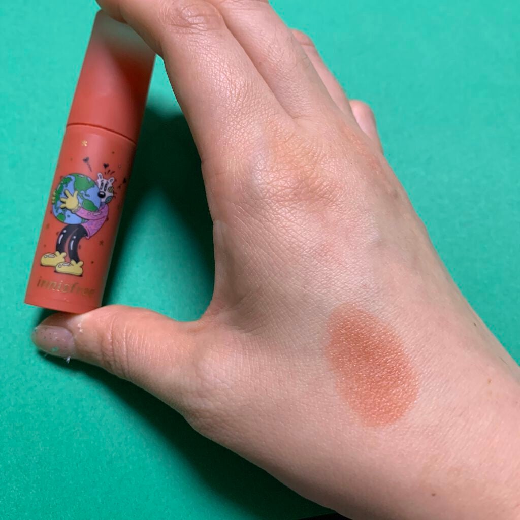 エアリー マットティント 2021 Green Holidays Edition/innisfree/口紅を使ったクチコミ(4枚目)