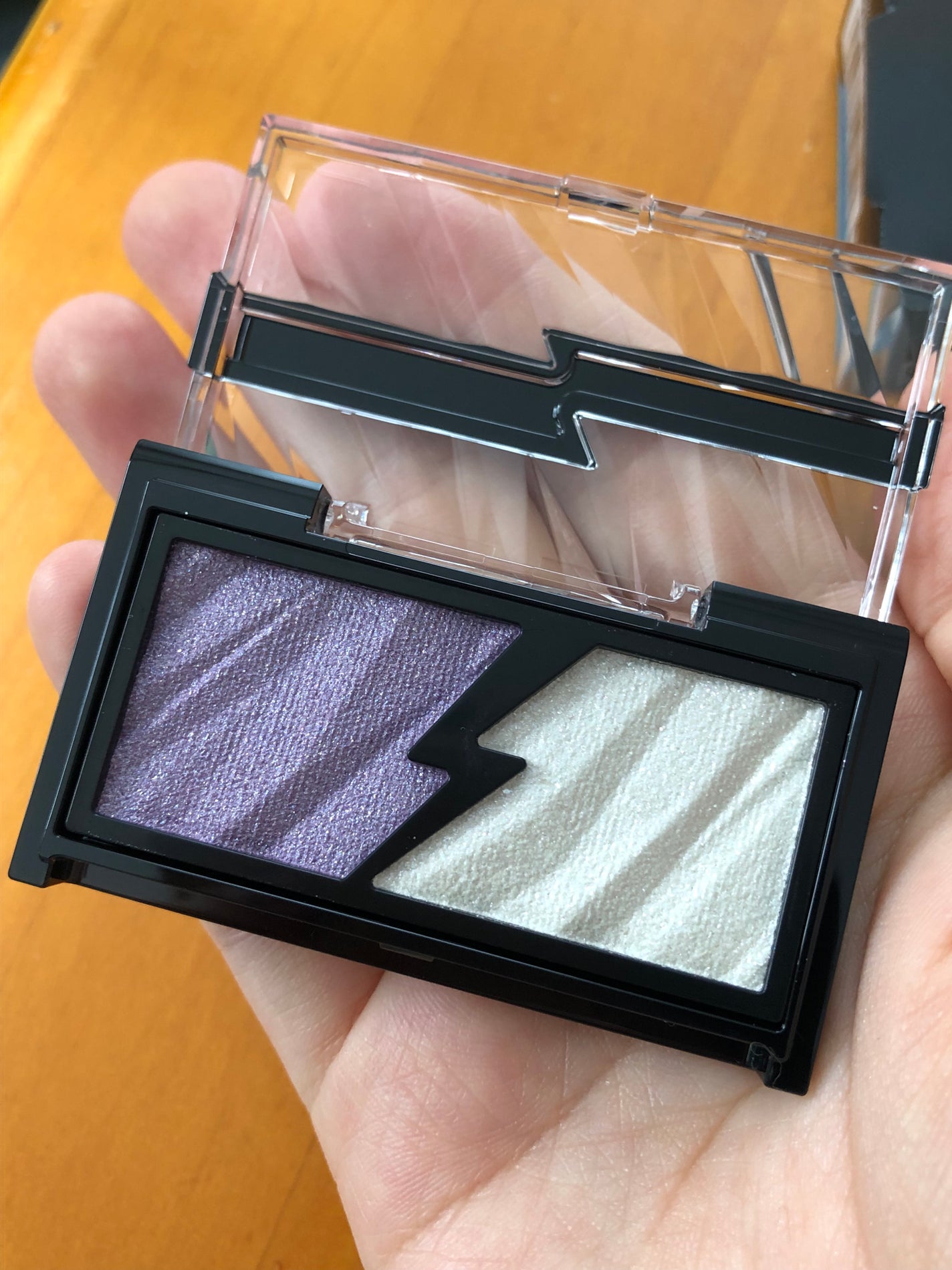 エレクトリックショックアイズ /KATE/アイシャドウパレットを使ったクチコミ(2枚目)