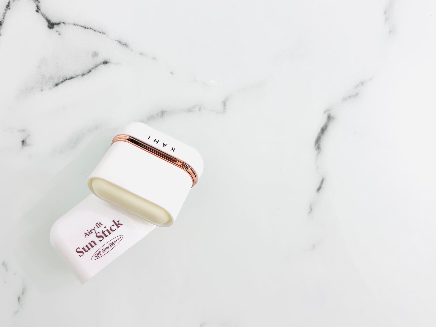 エアリーフィットサンスティック/KAHI/日焼け止めスティックを使ったクチコミ(2枚目)