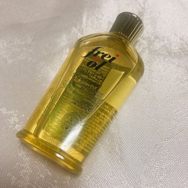 引き締まれ〜と念じながらのボディケア👐🏻

freioil　フレイオイル
Shaping Oil　シェイピングオイル　125ml

話題のフレイオイルの、シェイピングオイルタイプ

お風呂上がりの足のマ