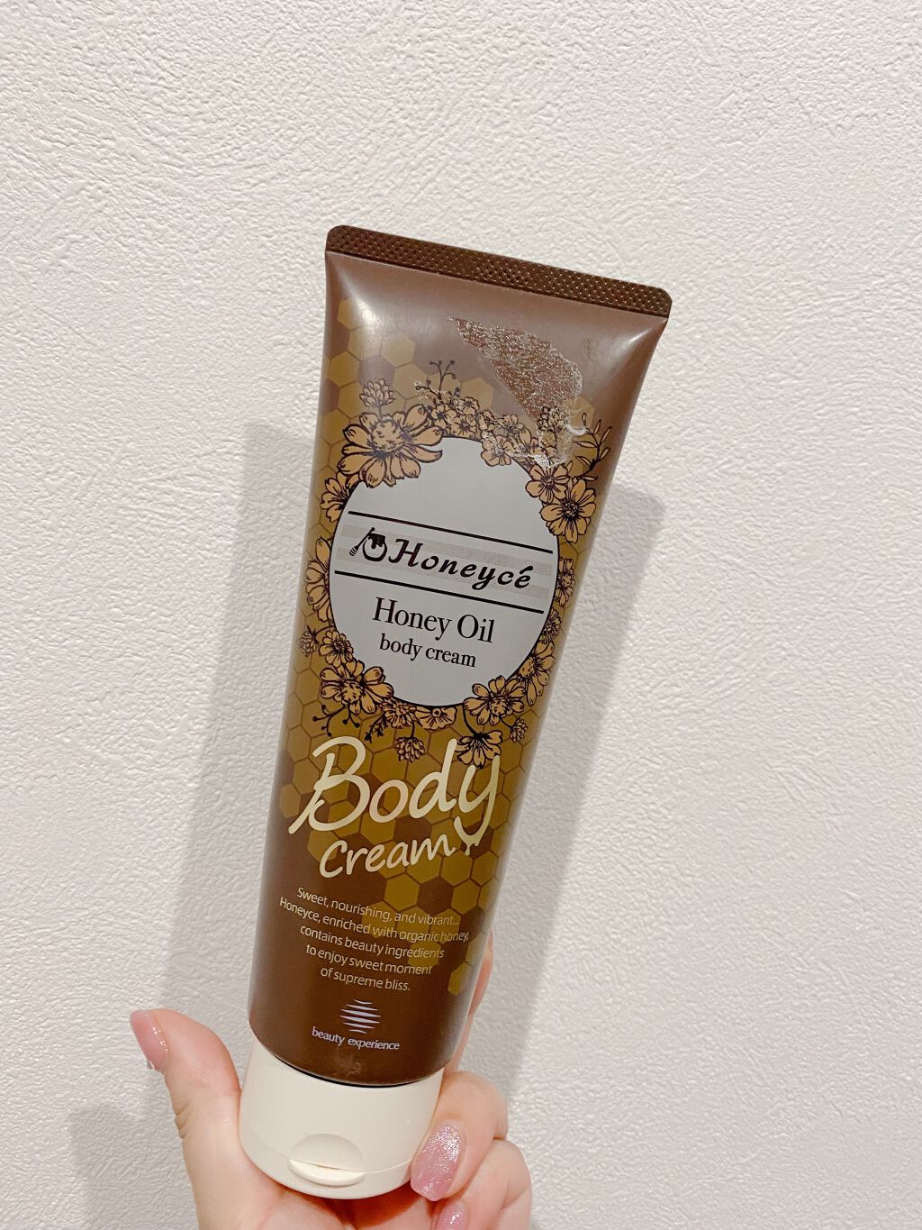 ハニーチェ ハニーオイル ボディクリームのクチコミ「【使った商品】
ハニーオイル ボディクリーム
【商品の特徴】
ハチミツをはじめとした保湿成分た.....」（1枚目）