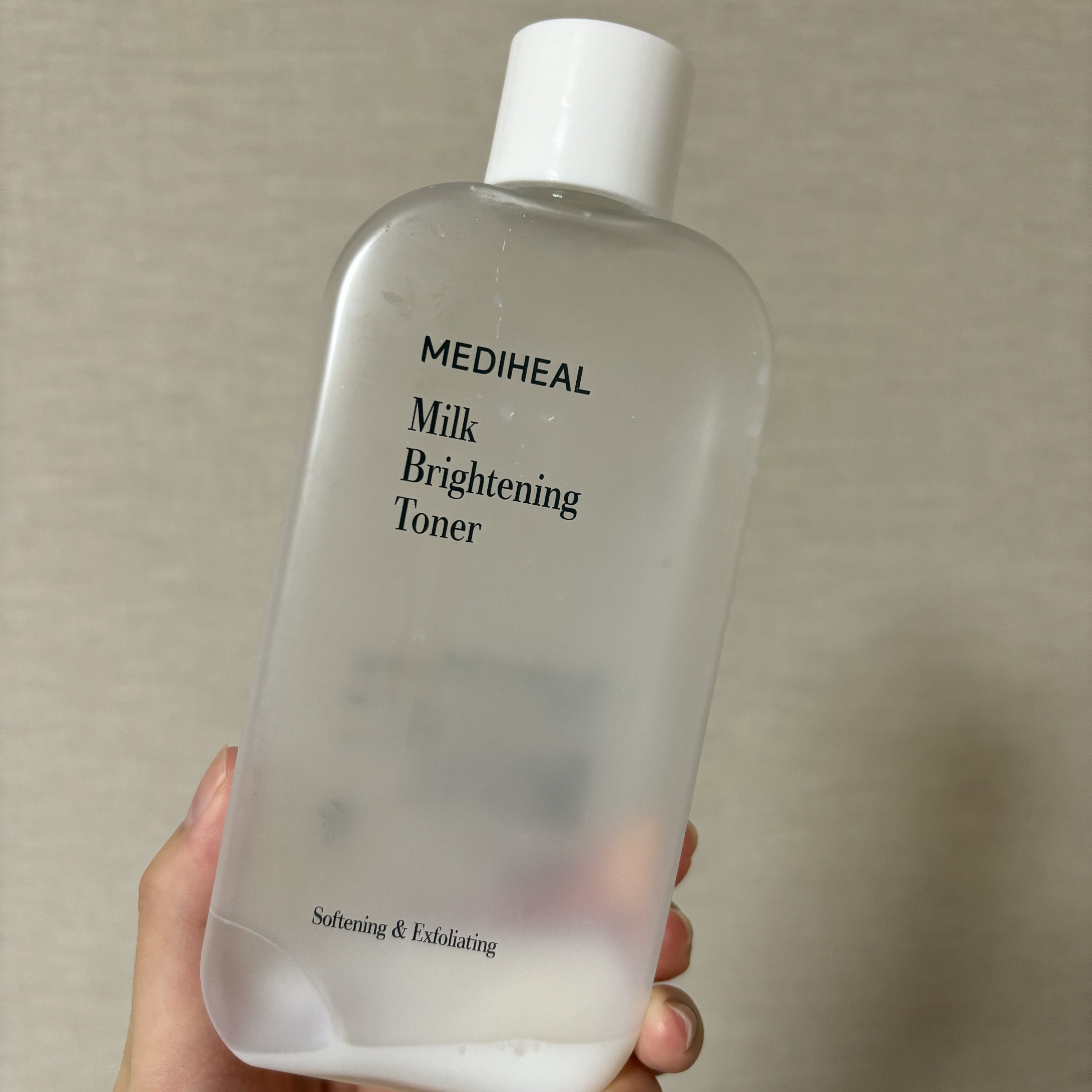 MEDIHEAL ミルクブライトニングトナー 

購入直後に写真撮り忘れててほぼ使い切り状態で失礼します( ˙꒳​˙  )

以前投稿したクリームと同時期に購入しました！が、コスパ良くて全然減らなかった〜！！
テクスチャーはほんの少しとろみ