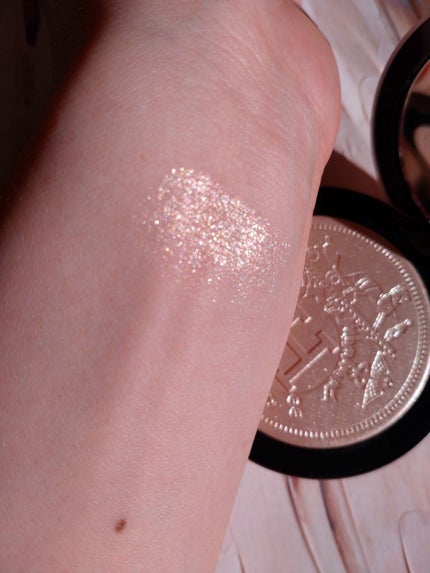 プードル オルフェーヴル フェイス&アイ イルミネイティングパウダー/エルメス/プレストパウダーを使ったクチコミ(4枚目)