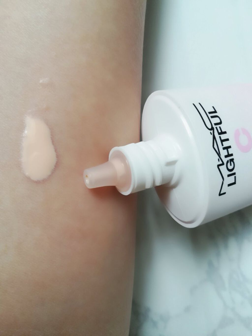 ライトフル Ｃ＋ティンティッド プライマーSPF45(PA++++)/M・A・C/化粧下地を使ったクチコミ（2枚目）