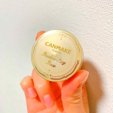 CANMAKE ポアレスエアリーベース01

PLAZAかなんかで先行発売してたのを、そうとは知らずにシレッと購入してました。
しばらく使ってまた結果、とても優秀でした♡‬
頬の毛穴が気になるので、前に