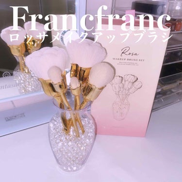 🥀かわいすぎるメイクブラシセット🥀

フランフラン
ロッサ メイクアップブラシセット	
3800円

前からずっと気になってて、店頭でも全然見かけないしオンラインでも在庫なかったのですが、
再販したらし