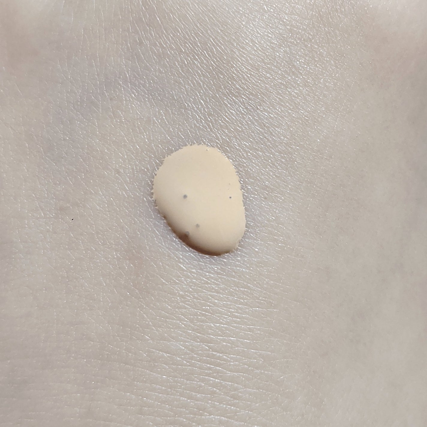 スタジオ ラディアンス セラム ファンデーション/M・A・C/リキッドファンデーションを使ったクチコミ(3枚目)