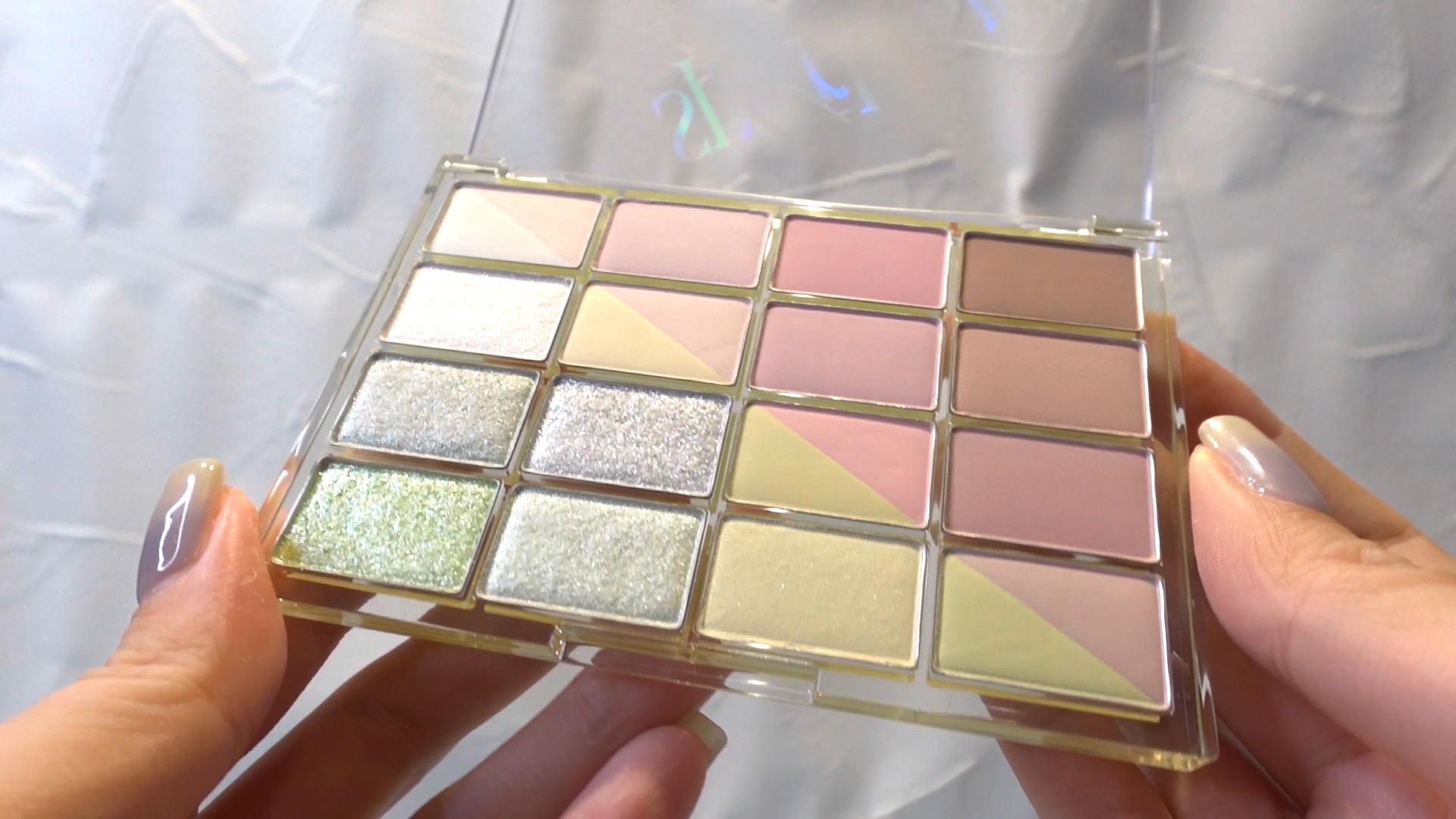 ソフトブラーリングアイパレット/wakemake/アイシャドウパレットを使ったクチコミ（3枚目）