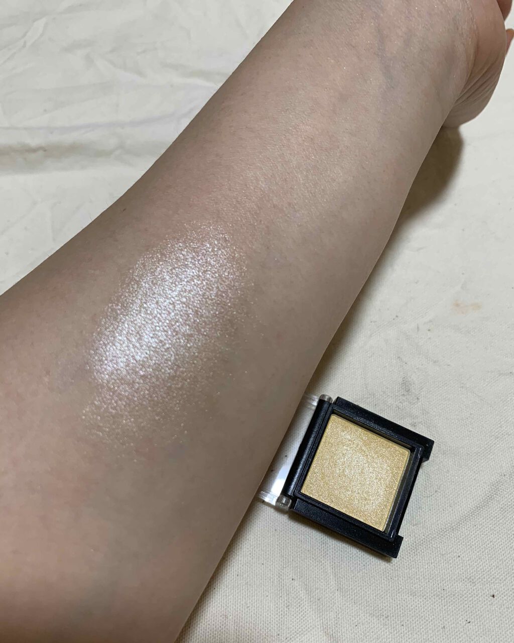 UR GLAM　SELECT EYES ライトイエロー/U R GLAM/単色アイシャドウを使ったクチコミ（1枚目）