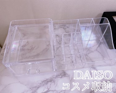 



︎︎︎︎☑︎DAISO 化粧収納ケース   引き出し付き
￥550


大きさも十分にあって収納スペースも沢山 ‪⸜‪‪☺︎‬⸝‬‪‪

引き出しの方はCLIOのアイシャドウパレットが
スッポリ