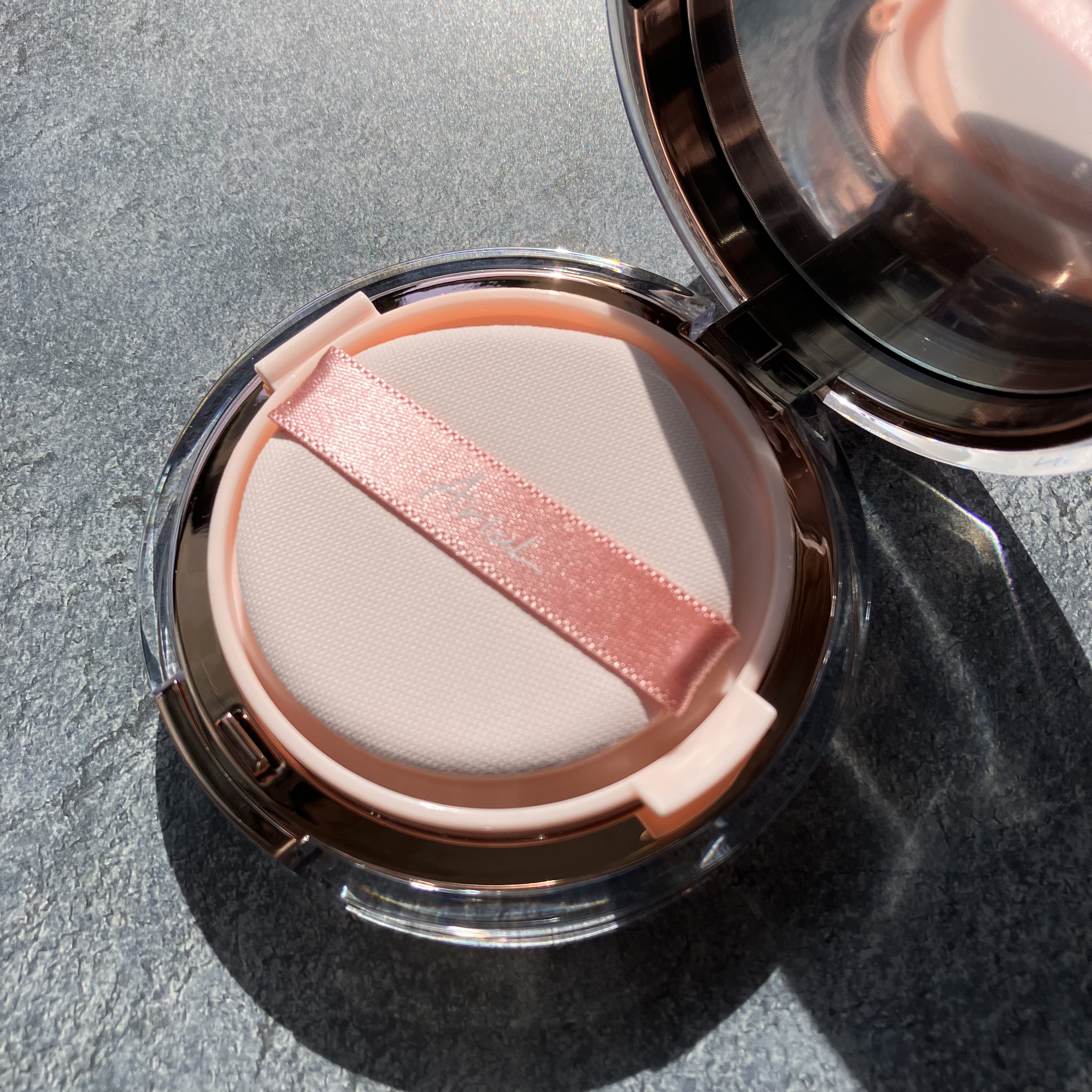 アリウル インクフェザーカバーラスティングクッション/Ariul/クッションファンデーションを使ったクチコミ（2枚目）