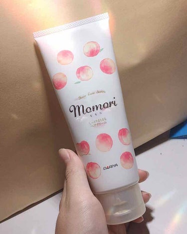 momoriです！
こちらは、ヘアケア用品で、洗い流さないトリートメントにもなり、ワックスのようにもなります！
ワックスと言ったらベタついた感じよイメージが多いと思いますが、
こちらは、ケアしながら髪を