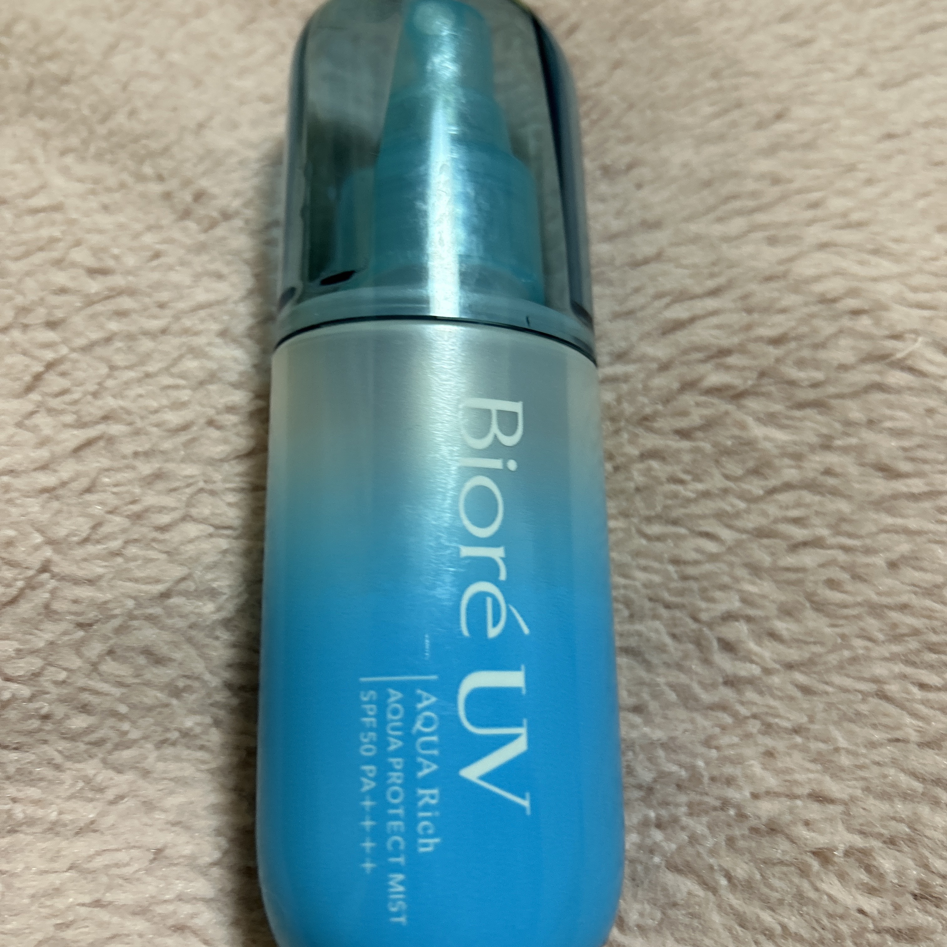 ビオレ
ビオレUV アクアリッチ アクアプロテクトミスト

使い勝手いいけどとにかくアルコールって感じ

顔にかけると沁みるから体用
体だけならかなり使い勝手いいと思う