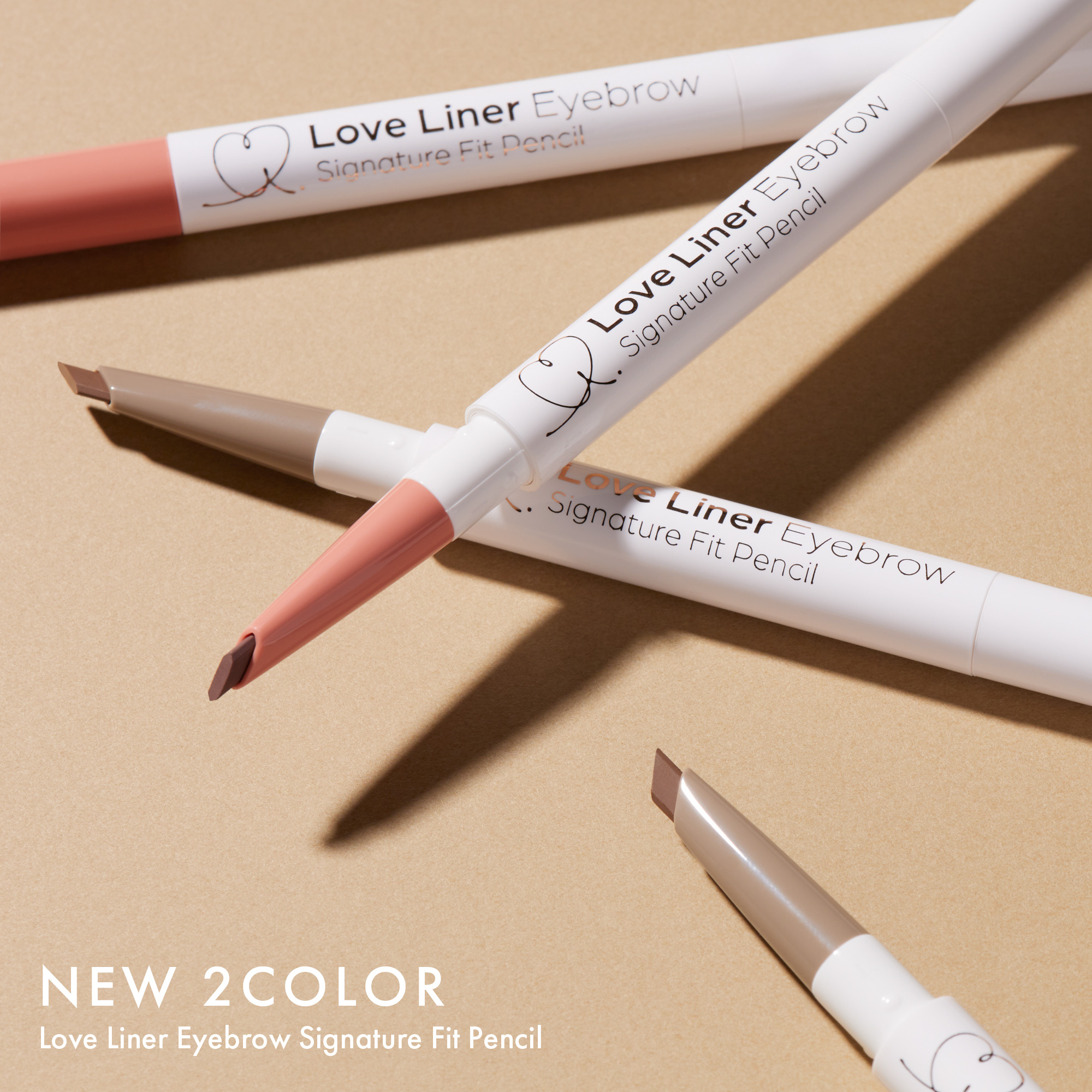 メイクになじみ表情を引き立てる「忘れ眉」カラー

眉メイクの定番アイテムといえば、アイブロウペンシル。
ラブ・ライナーはパウダリー仕立てのペンシルで、
ついつい描き足して濃くなりがちな眉毛も洗練されたふんわり眉がつくれます。

リリースされ